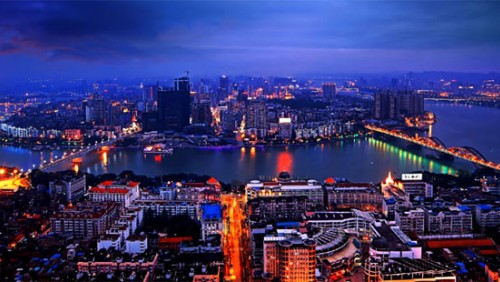红表激光补光灯的市场利用及技术特点分析
